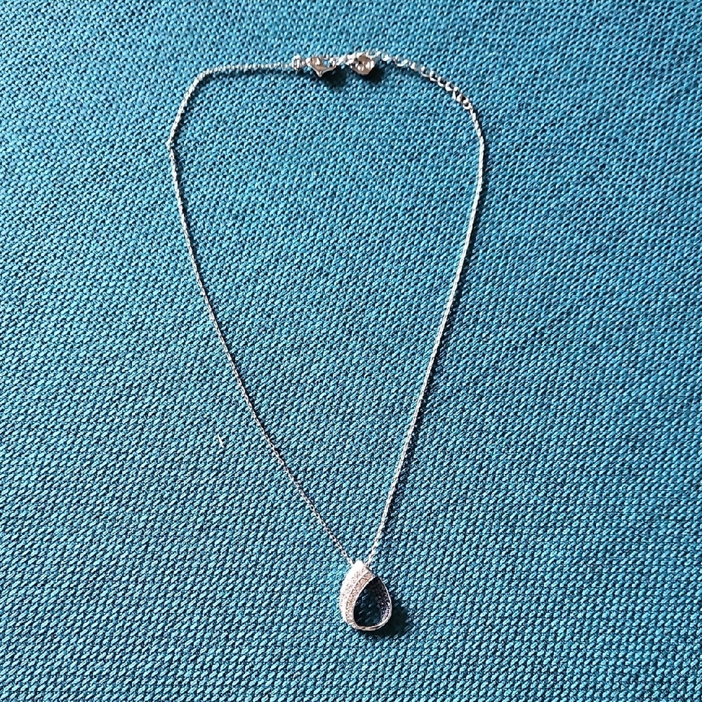 Elegant Silver Teardrop Pendant Necklace